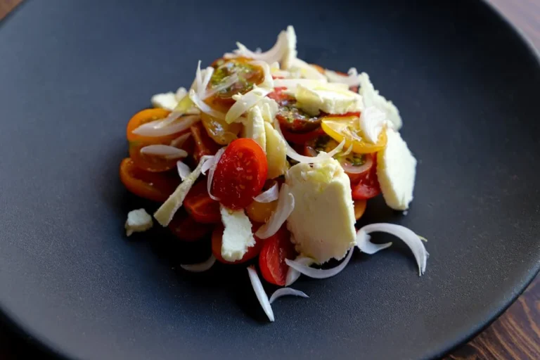 Ensalada feta con tomate cherry